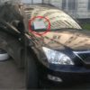 Мужчина испугался записки, которую увидел на своей машине