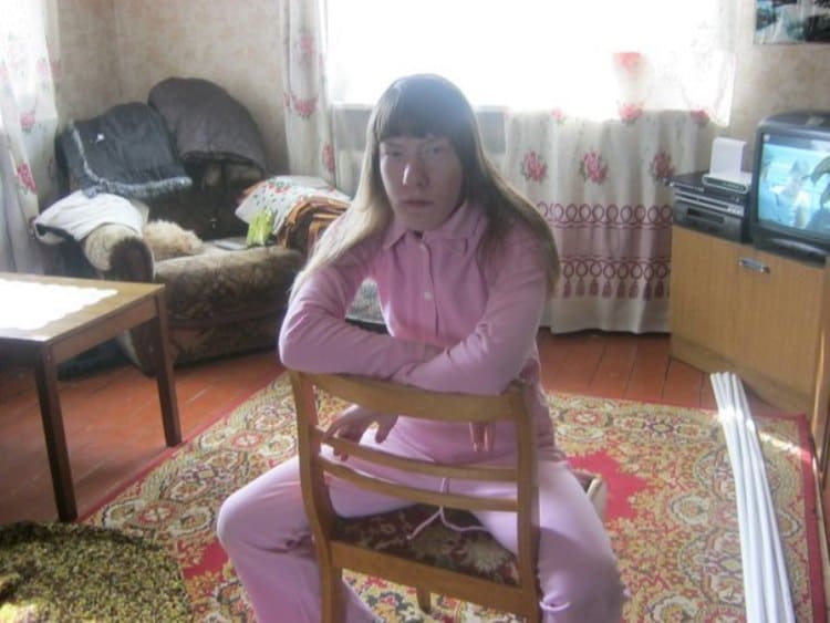 Все смеялись над внешностью этой девушки, а она утёрла всем нос и гордо публикует фотографии со своим мужем!