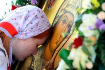 Молитвы, защищающие семью от зла, врагов и бед