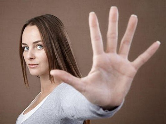 Жесты пальцами, которые помогут привлечь удачу и защититься от врагов