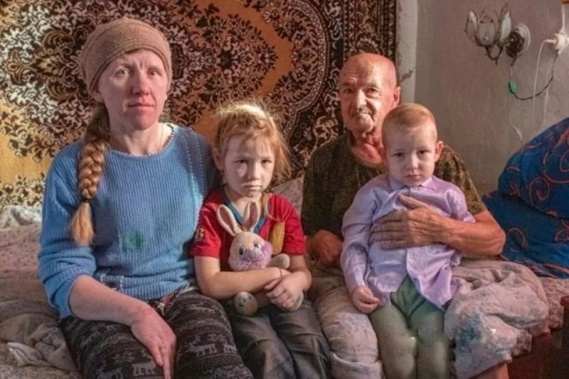 Ей 30, а ее мужу 74 года, но они уже 8 лет вместе — как живет девушка Лена с мужем, который старше ее на 44 года