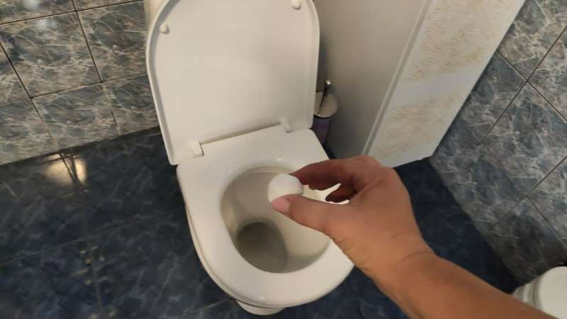 Унитаз в моем доме всегда идеально чистый. Всё благодаря бомбочкам, которые я сделала