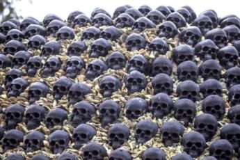 Под Минском бизнесмен построил дом, которого боятся соседи: «Внучку мимо не вожу»