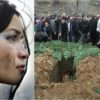 Вдова спрятала фотографию любовницы в гробу у мужа. А через несколько дней случилось такое, что не забудет вся деревня никогда