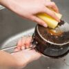 Нагар отваливается кусками: как почистить замусоленную кастрюлю из нержавейки