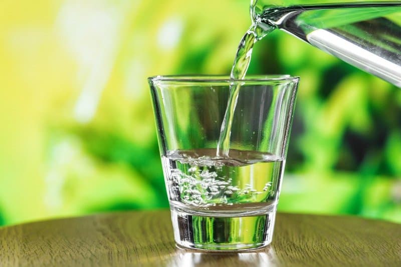 Какую воду пить утром, чтобы улучшить общее состояние организма